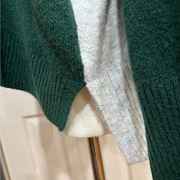 VINCE CAMUTO Forest Green V-Neck Sweater, side vents, boxy boyfriend EUC - Picture 11 of 13